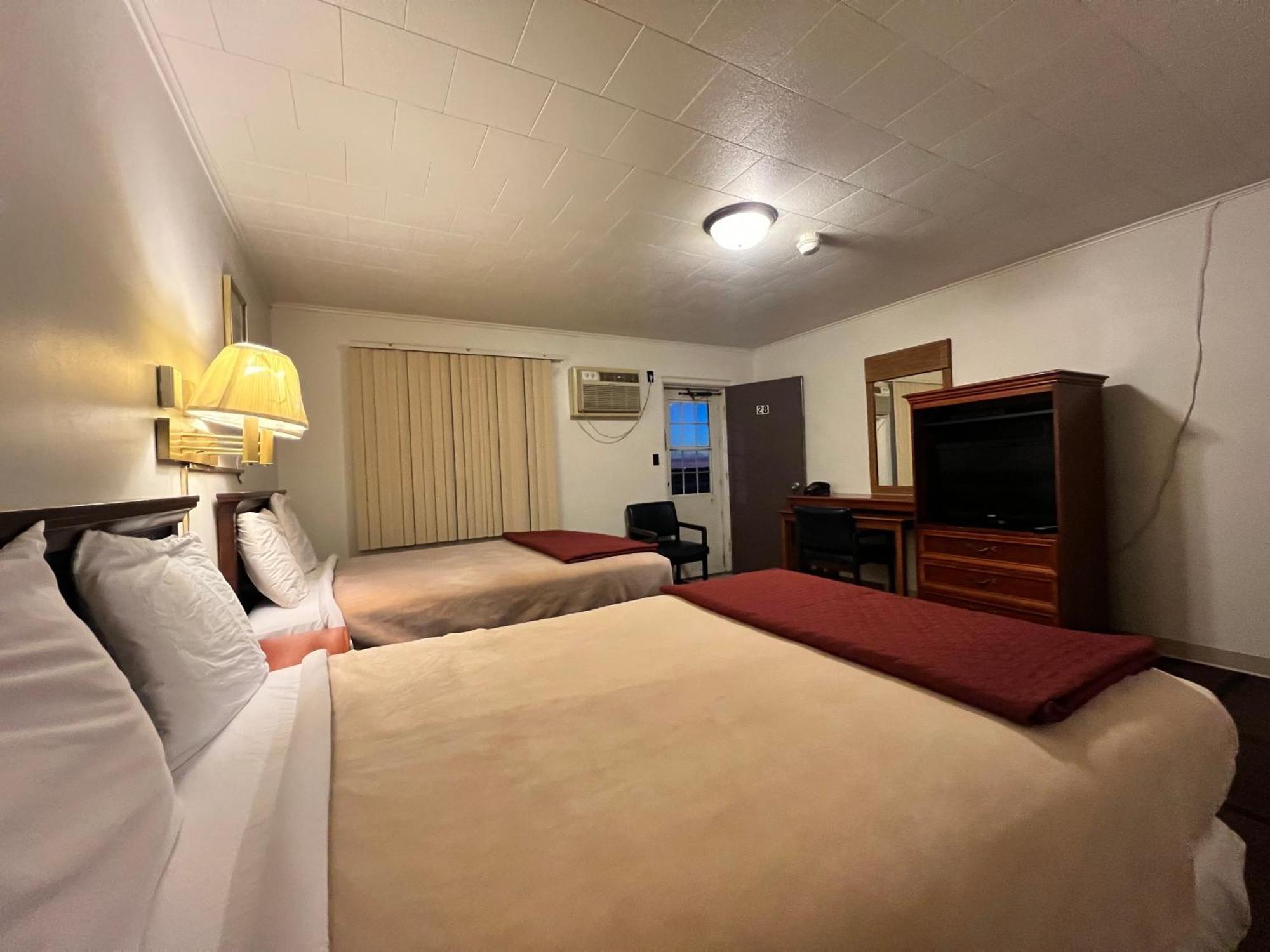 Oyo Hotel Prairie Winds Carthage Keokuk Hwy 136 Εξωτερικό φωτογραφία